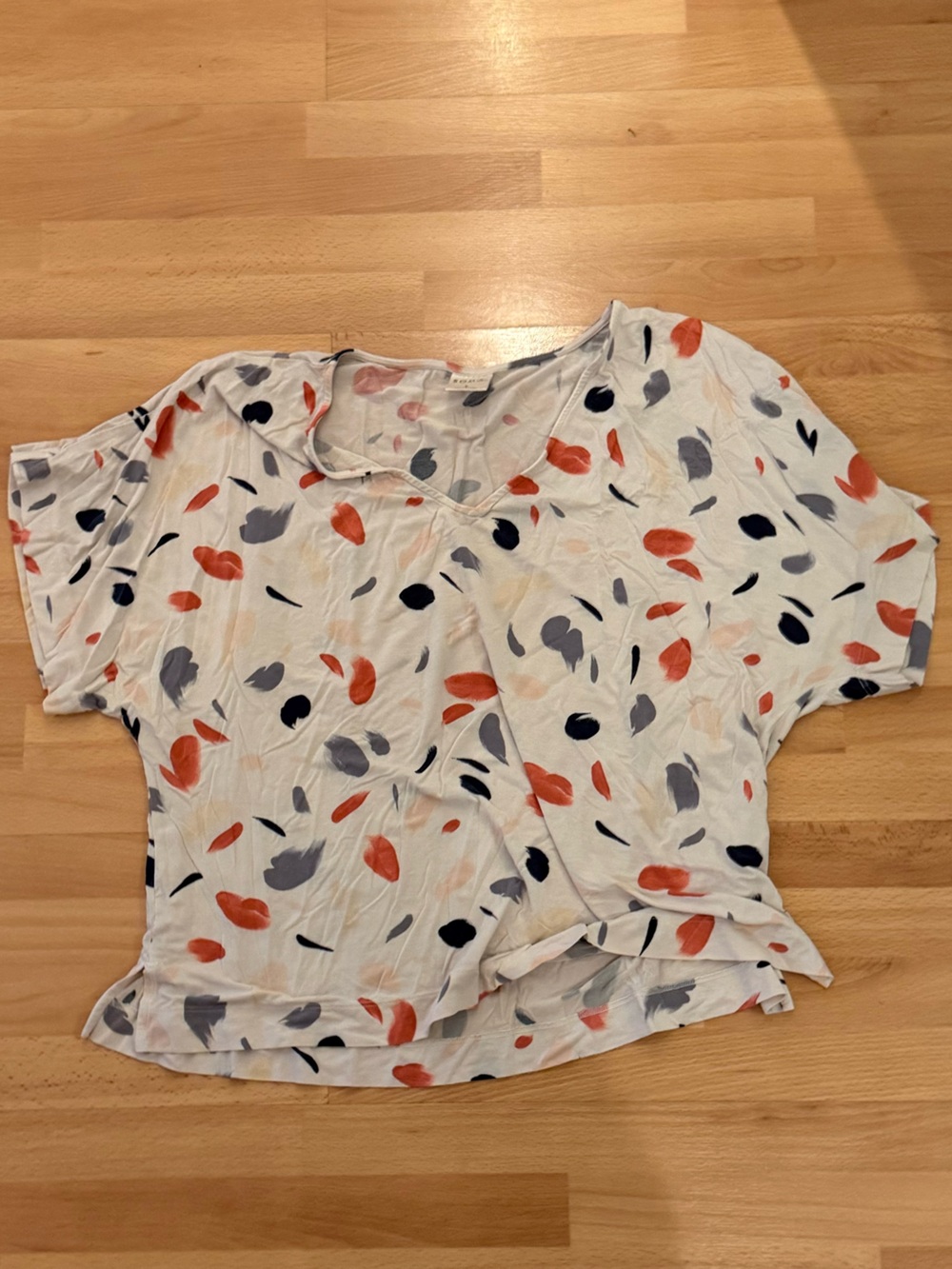 Soma White V-Neck Short Sleeve Top with painted abstract print